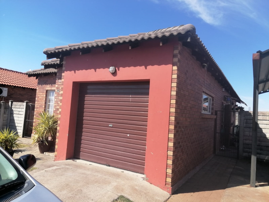To Let 3 Bedroom Property for Rent in Waterval East North West